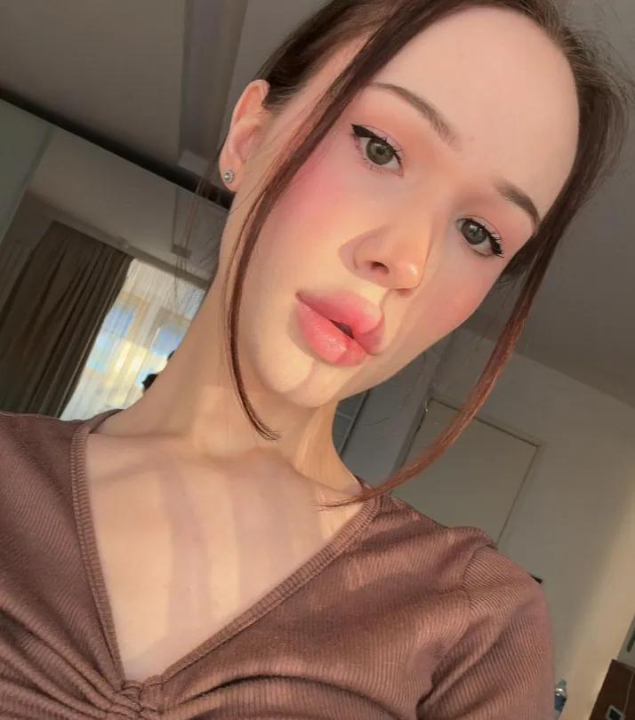 Lea_jeune_trans
