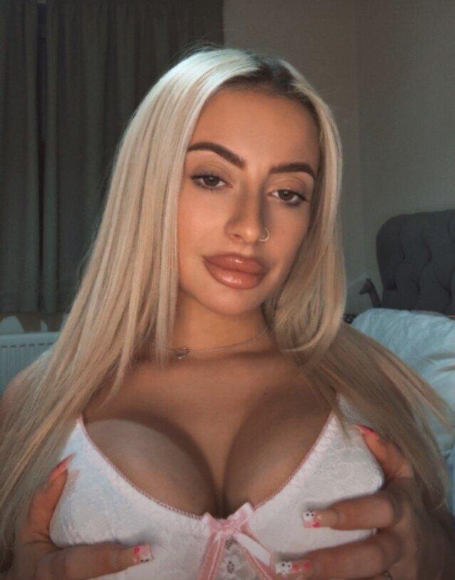 Mia 👱🏼‍♀️ Blonde Big Boobed Teen 🍒 NEW
