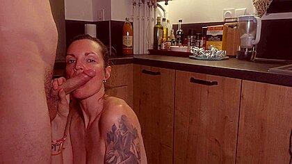 Je baise une milf dans sa cuisine