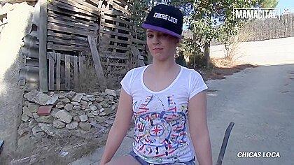 Pamela Sanchez baise folle avec un étalon à l'atelier