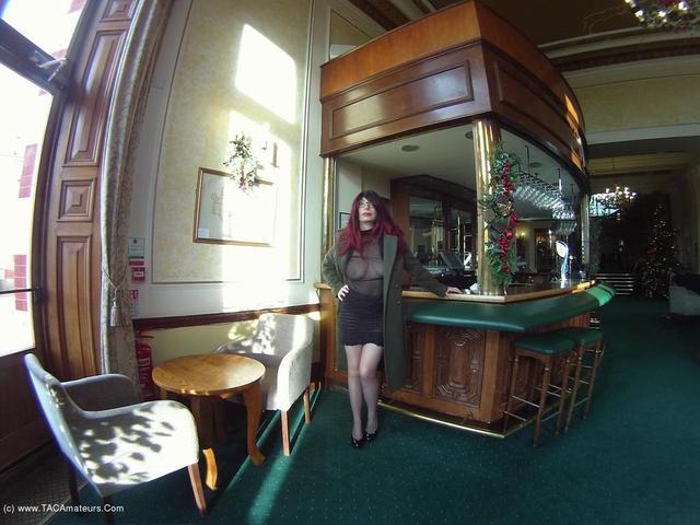 Barby Flashes In The Bar