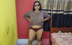 Desi Hot Housewife doigter sa chatte juteuse et montrer le trou du cul