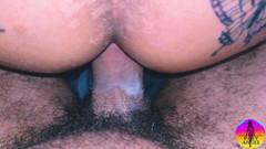 J'ai germé dans la maison de l'homme riche et l'anal a été lâché